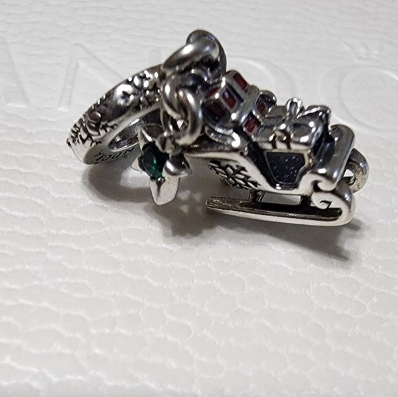 Pandora Christmas Sleigh 2023 Dangle Charm - Picture 5 of 9